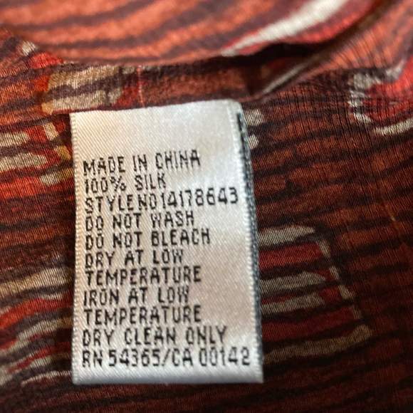 Women's Peter Nygard Blouse, Size 6, Red - Picture 7 of 7